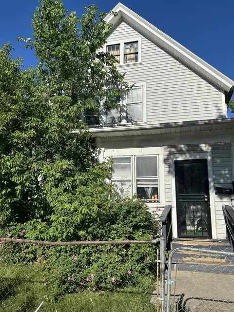 2712 Dr William Finlayson #2712A, Milwaukee, WI 53212