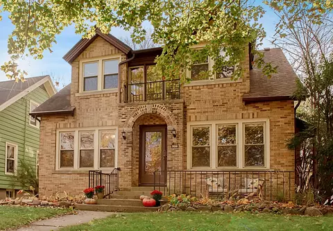 933 Hickory, West Bend, WI 53095