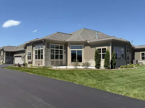 313 Standing Stone #23-61, Waukesha, WI 53189