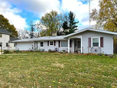 425 W W Ct, Elkhorn, WI 53121