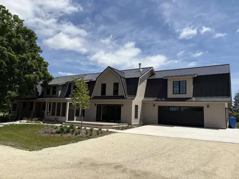 10823 Pleasant Vly, Cedarburg, WI 53012