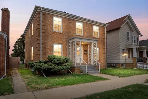 1306 Walton, Racine, WI 53402
