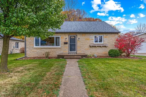 715 N Oakwood, Oconomowoc, WI 53066