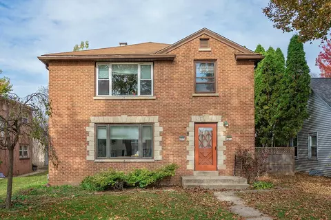 8812 W W Ctr #8816, Milwaukee, WI 53222