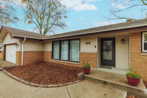 6280 S Baas, New Berlin, WI 53146