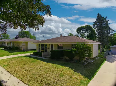 9529 W Kaul, Milwaukee, WI 53225