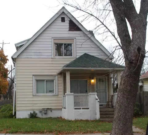 3301 N 37th, Milwaukee, WI 53216