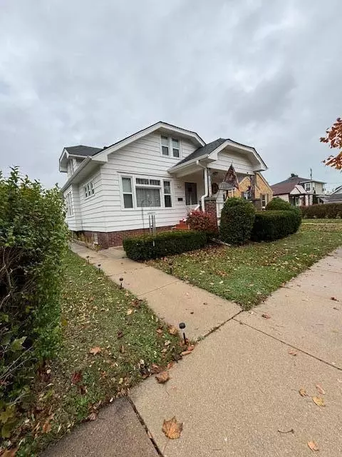 1024 Walton, Racine, WI 53402