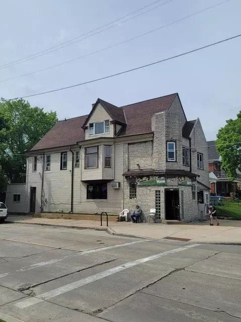 2077 S 8th, Milwaukee, WI 53204