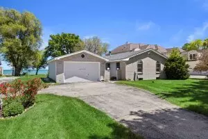 9411 Lakeshore, Pleasant Prairie, WI 53158