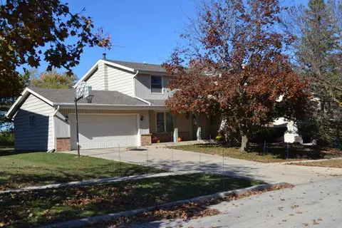 6731 Hill Park #6733, Greendale, WI 53129