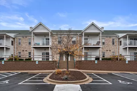 2704 Northview #136, Waukesha, WI 53188