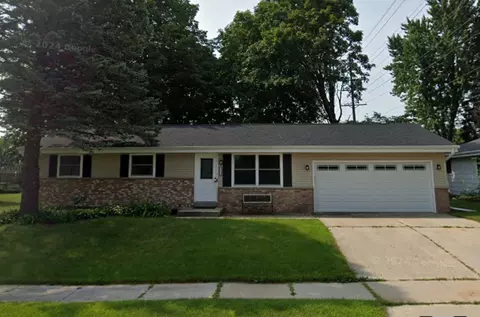2117 Lenora, West Bend, WI 53090