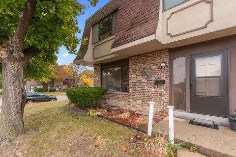 6301 W W Prt, Milwaukee, WI 53223