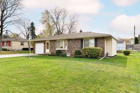 6921 W Chapman, Greenfield, WI 53220