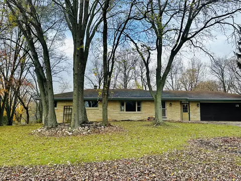 1329 Heather Hl, Hubertus, WI 53033