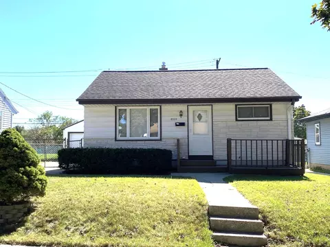 4929 W Lynndale, Milwaukee, WI 53220