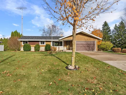 1635 Sylvan, Manitowoc, WI 54220