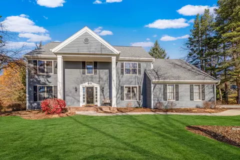 4432 W Riverlake, Mequon, WI 53092