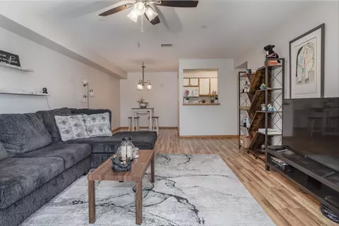 n89w16301 Main #C3  5, Menomonee Falls, WI 53051