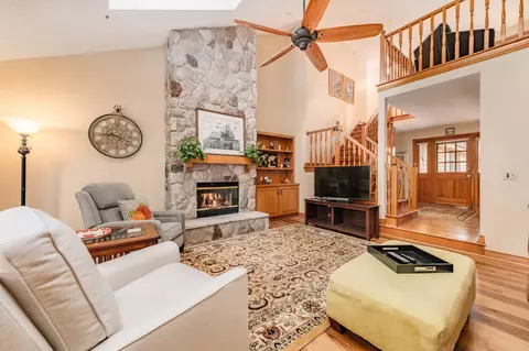 18710 St Andrew #B, Brookfield, WI 53045