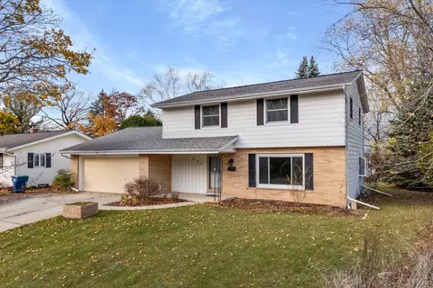 906 Woodland, Port Washington, WI 53074