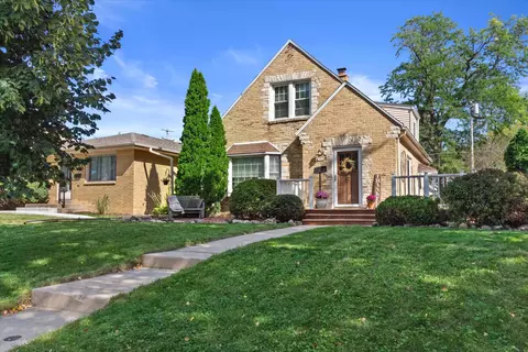 2068 S 106th, West Allis, WI 53227