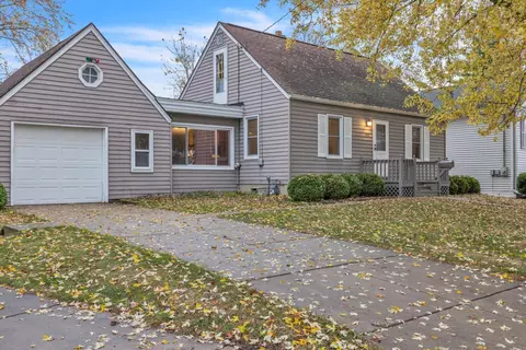 1916 Wall, Waukesha, WI 53188