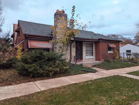 3830 W Vienna, Milwaukee, WI 53216
