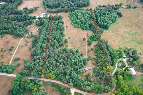 W8483 Dixie, Springfield, WI 53964