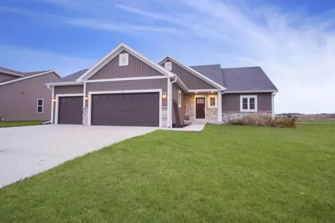 266 Farmstead, Slinger, WI 53086
