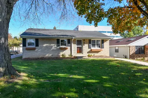 236 N 110th, Wauwatosa, WI 53226