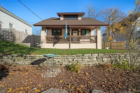957 Oakland, Waukesha, WI 53186
