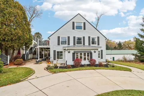 402 W Oakland, Port Washington, WI 53074