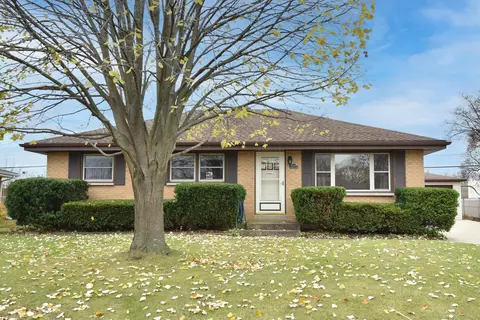 5329 W Hemlock, Milwaukee, WI 53223