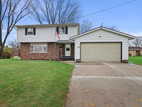 1308 Waldron, Watertown, WI 53094