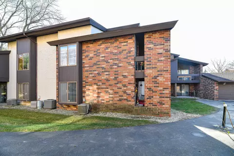 2460 W Good Hope #53, Glendale, WI 53209