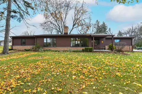 8409 W Hillview, Mequon, WI 53097