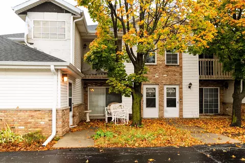 8340 S Chicago #6, Oak Creek, WI 53154