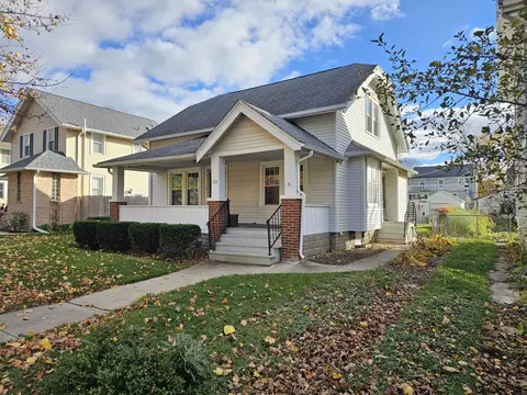 213 W Newhall, Waukesha, WI 53186