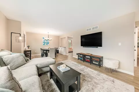 5475 S Overlook, New Berlin, WI 53146
