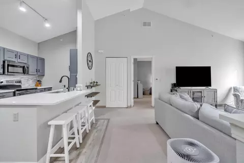 2732 Northview #79, Waukesha, WI 53188