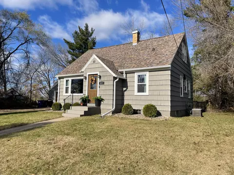 917 Green Bay, Onalaska, WI 54650