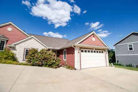 3604 Shade Tree, Waukesha, WI 53188