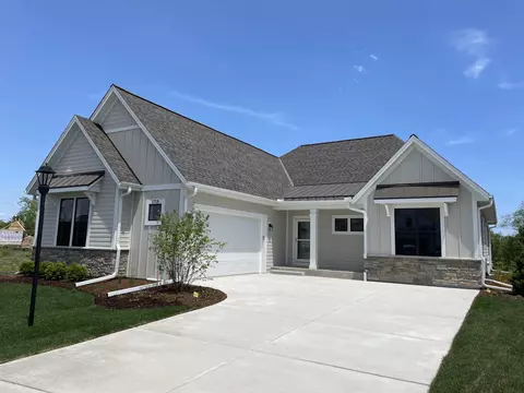 1718 N N Riv, River Hills, WI 53217