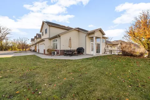 2426 Fox Riv #E, Waukesha, WI 53189