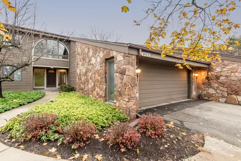 345 N Elm Grv #D, Brookfield, WI 53005