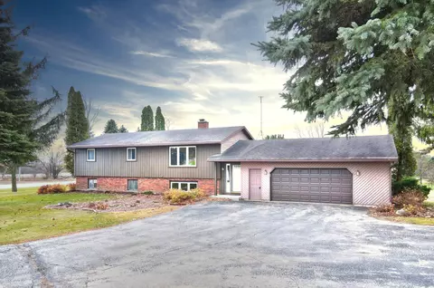 w5705 Woodland Road, Plymouth, WI 53073