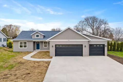 402 Eastfield, Oostburg, WI 53070