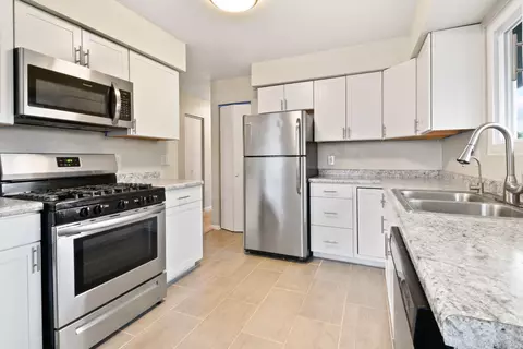 7905 N Highview, Milwaukee, WI 53223